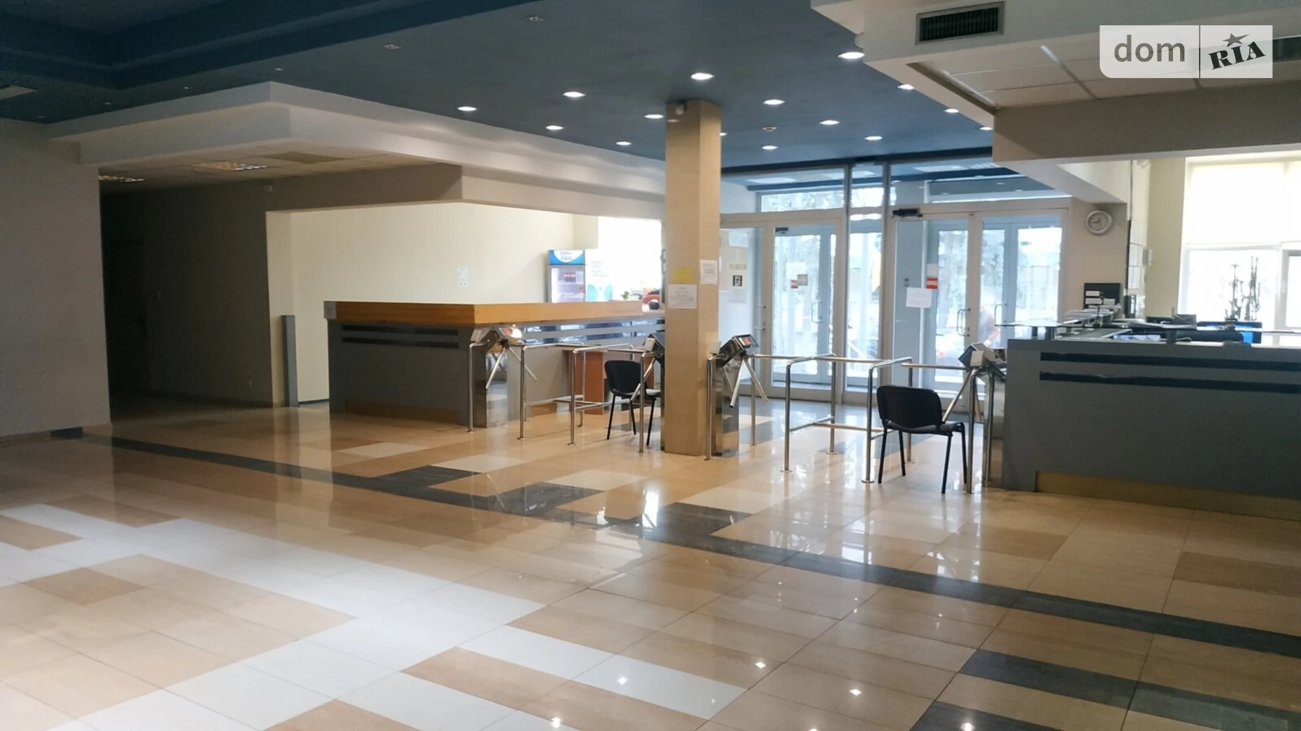 Сдается в аренду офис 25 кв. м в бизнес-центре, цена: 6990 грн - фото 2