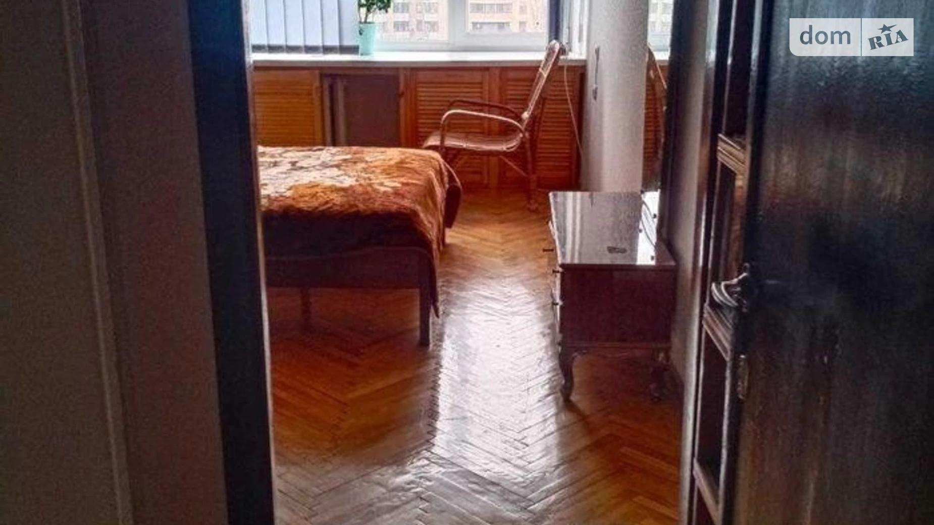Продается 3-комнатная квартира 65 кв. м в Киеве, пл. Леси Украинки, 28