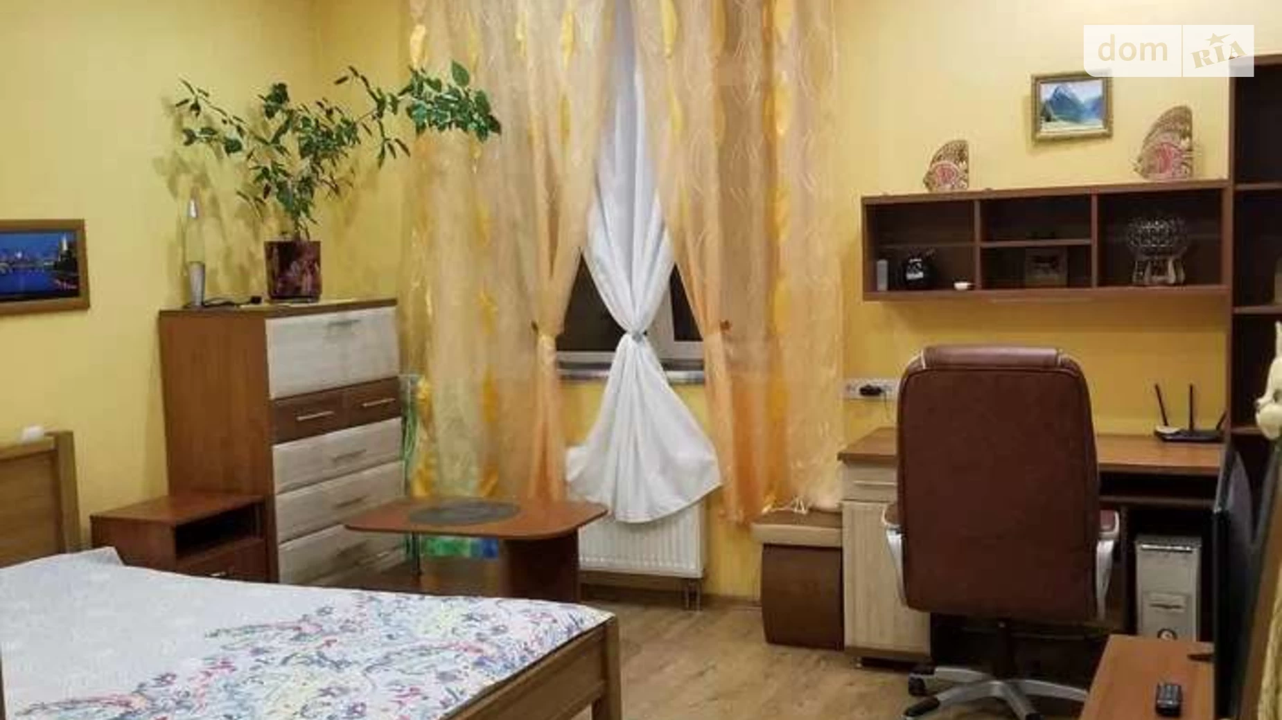 Продается 3-комнатная квартира 94 кв. м в Киеве, ул. Никольско-Слободская, 1А
