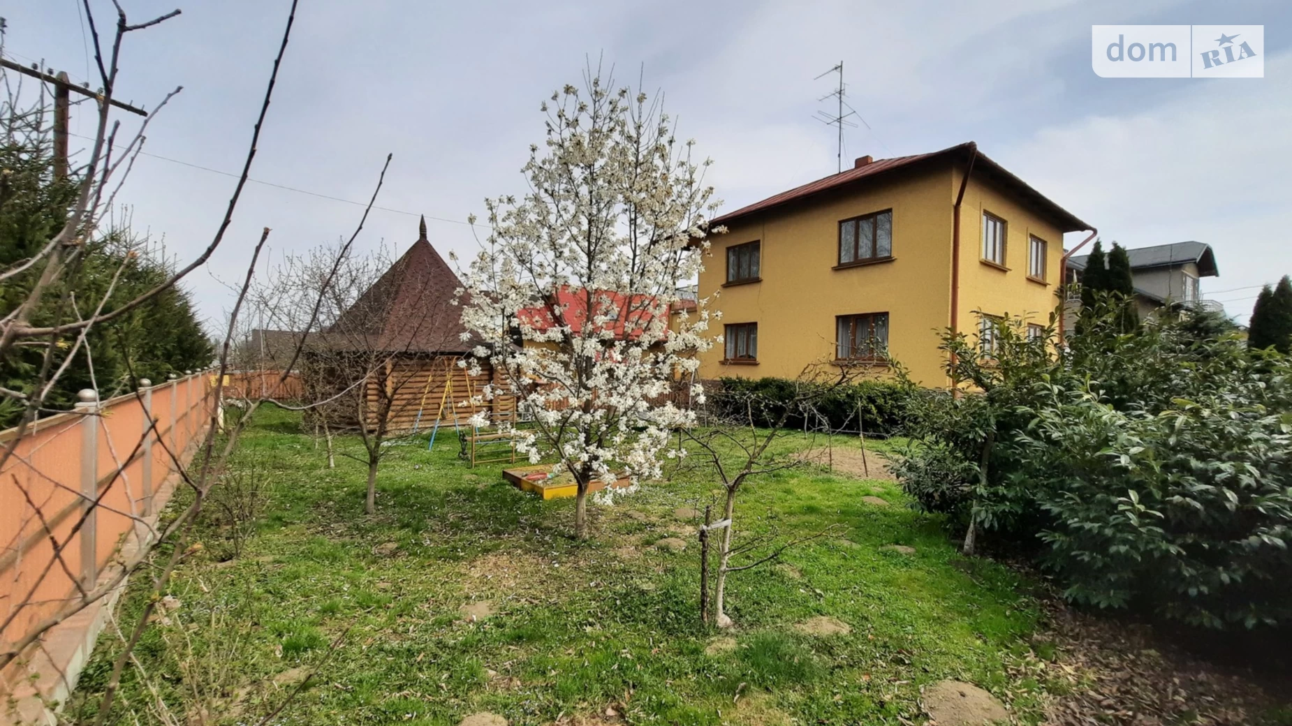 Продається будинок 2 поверховий 240 кв. м з ділянкою, Грушевського