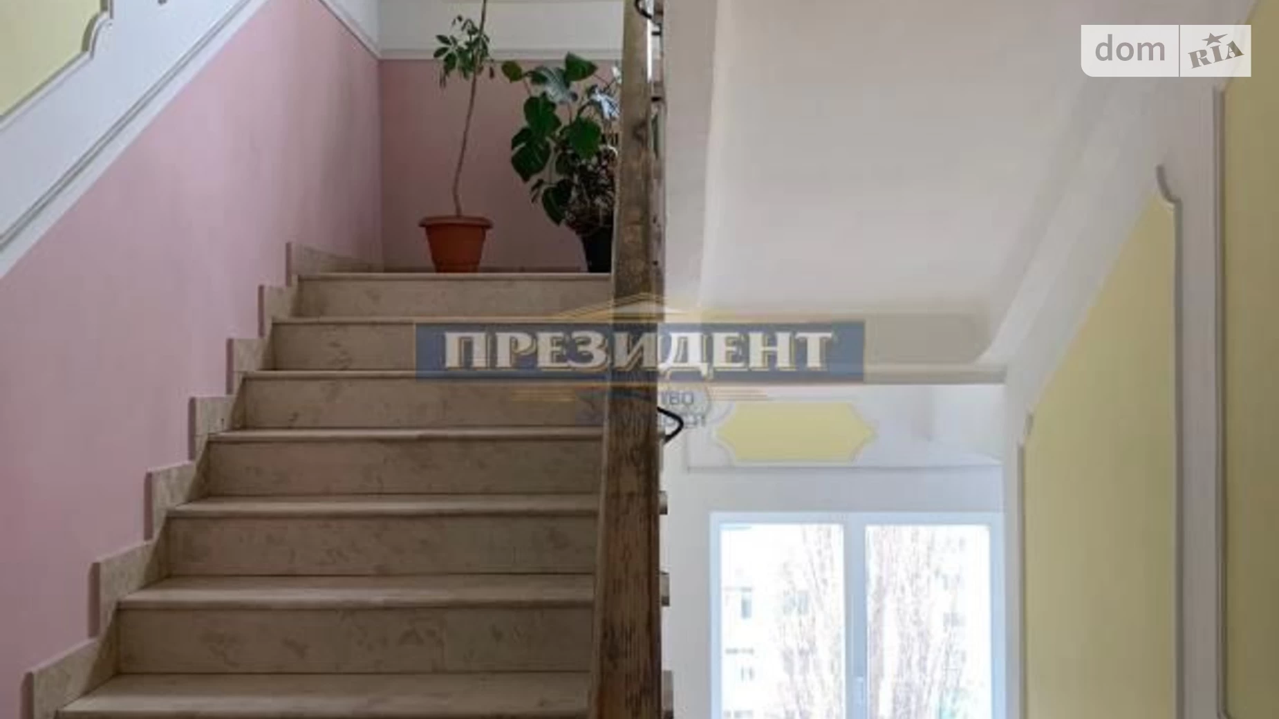 Продається 2-кімнатна квартира 111 кв. м у Одесі, вул. Довженка