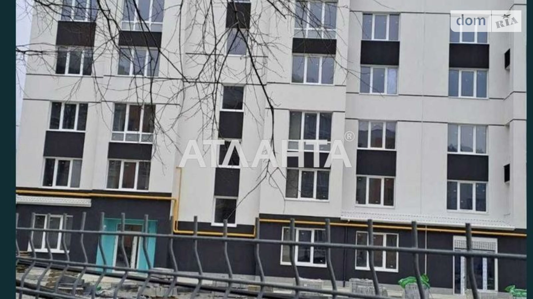 Продается 2-комнатная квартира 69 кв. м в Львове, ул. Миклеша Карла