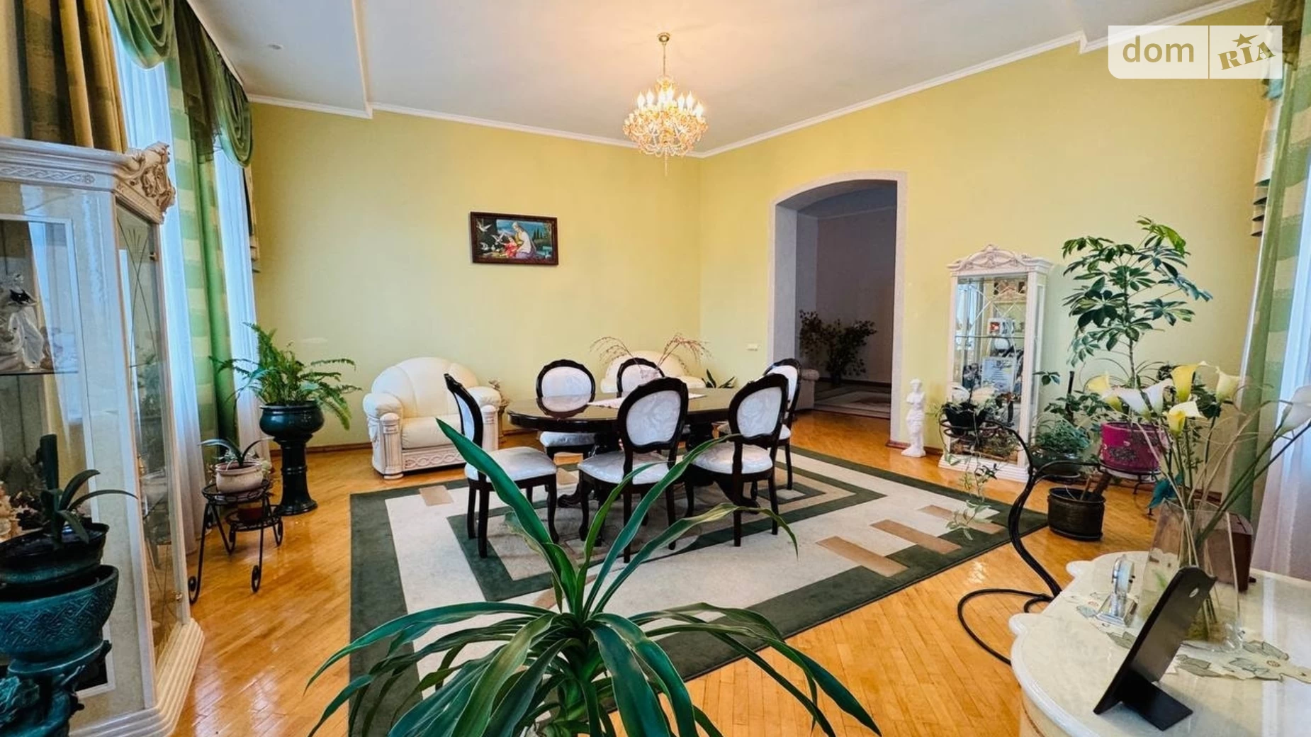 Продается 5-комнатная квартира 269.4 кв. м в Ивано-Франковске, ул. Грушевского