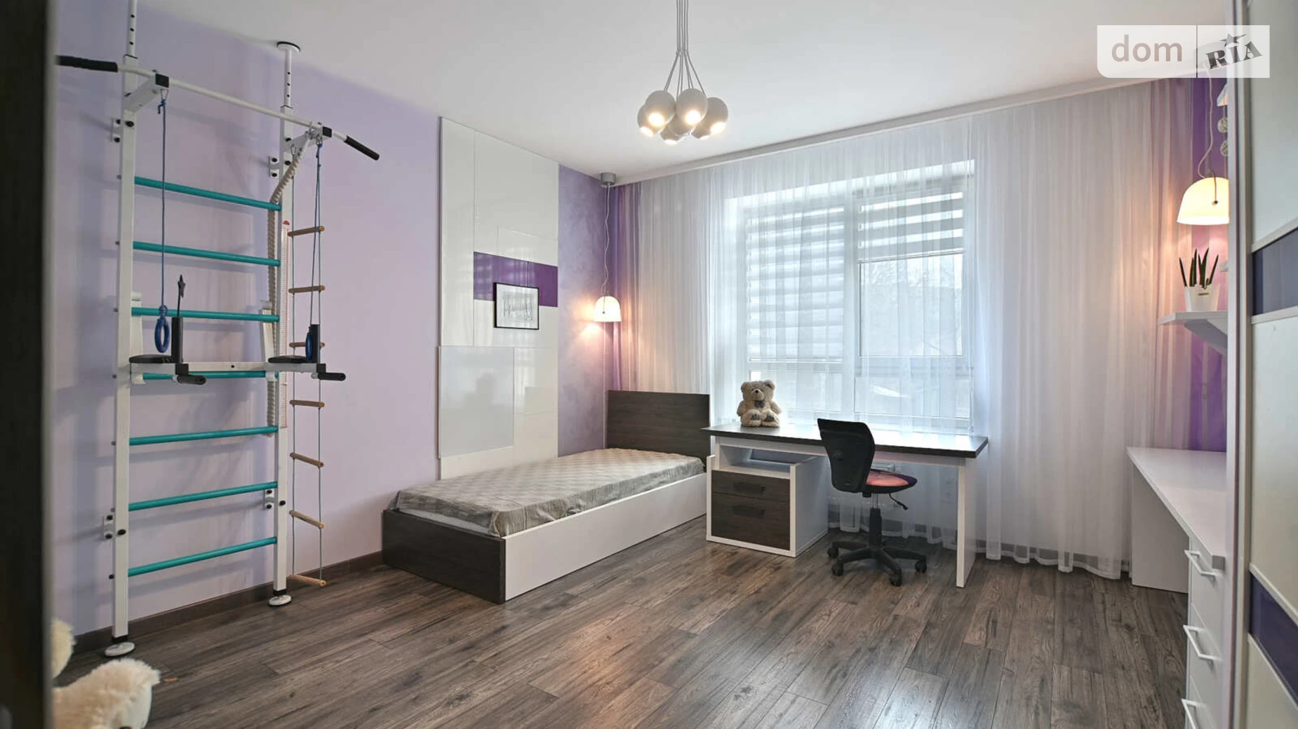 Продается 3-комнатная квартира 96.1 кв. м в Ровно