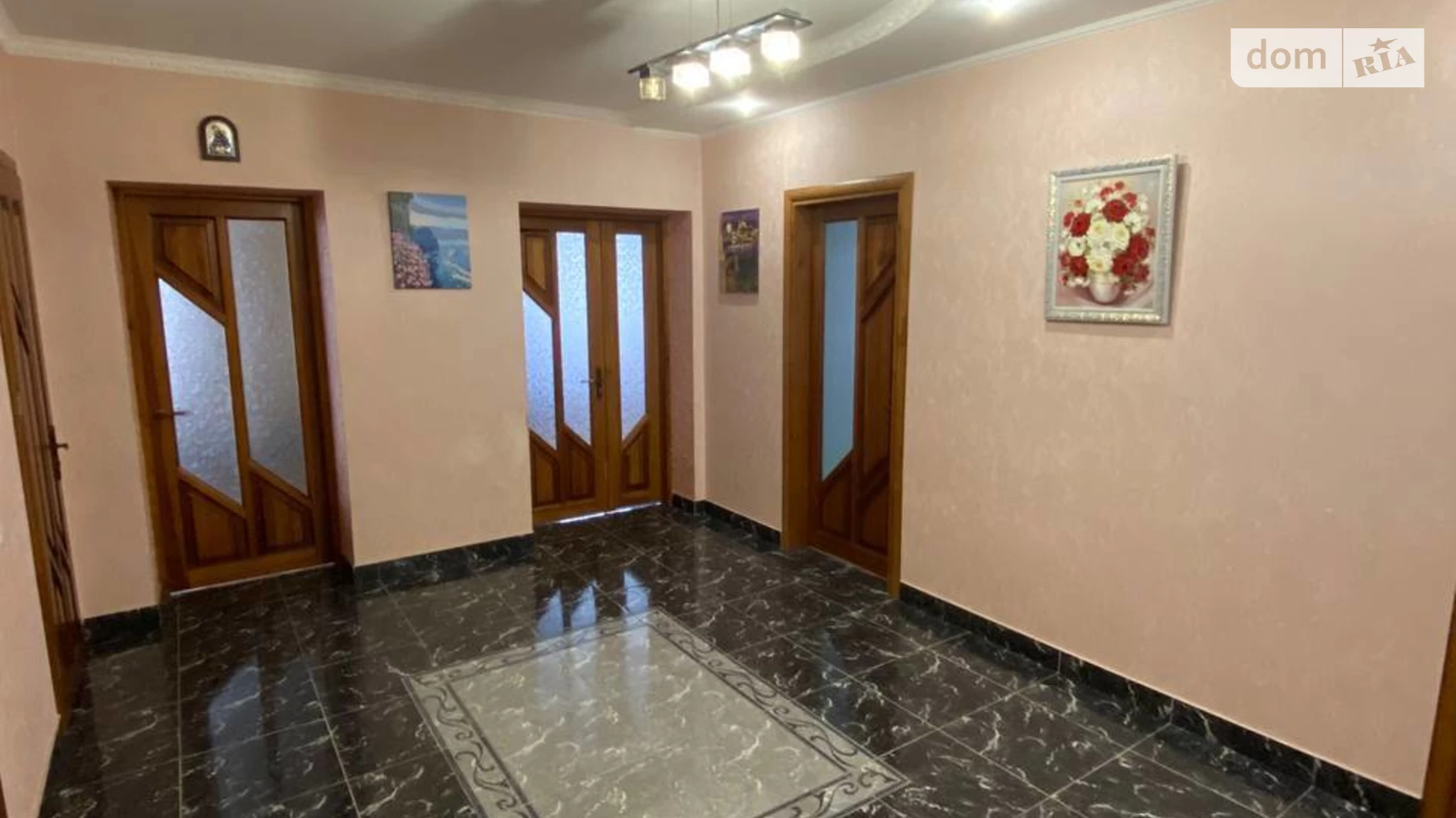 Продается 3-комнатная квартира 113 кв. м в Ивано-Франковске, ул. Вовчинецька, 223Г