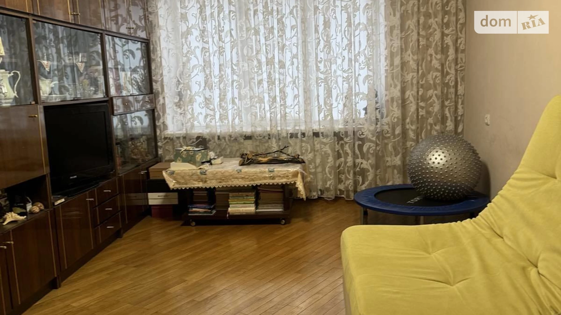 Продается 3-комнатная квартира 70 кв. м в Черновцах, ул. Кармелюка Устима, 135А