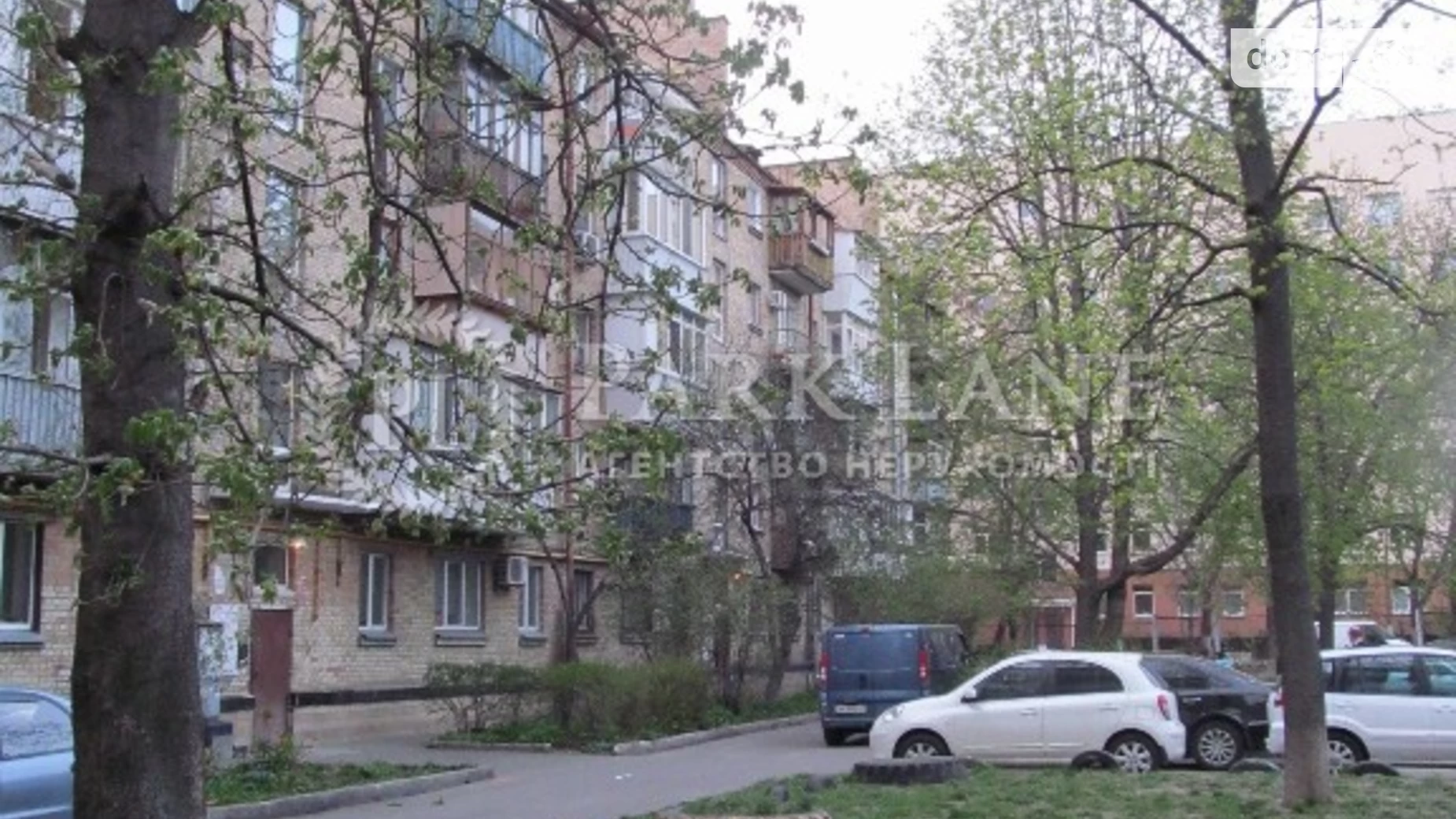 Продается 3-комнатная квартира 57 кв. м в Киеве, ул. Введенская, 32