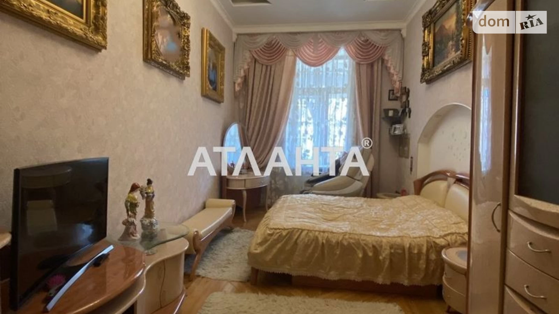 Продається 4-кімнатна квартира 157.2 кв. м у Одесі, пров. Пироговський