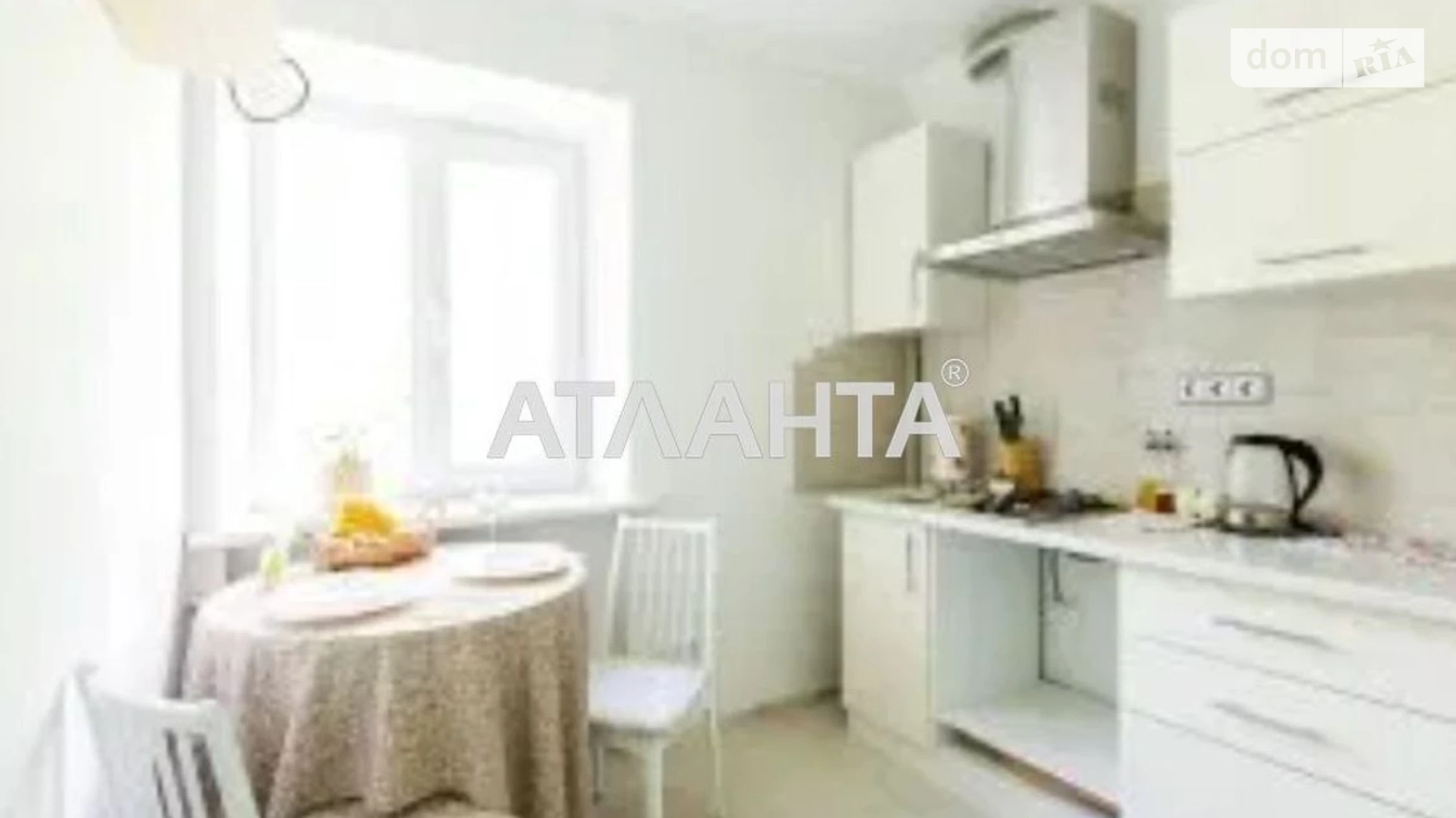 Продається 2-кімнатна квартира 43 кв. м у Одесі, Фонтанська дор.