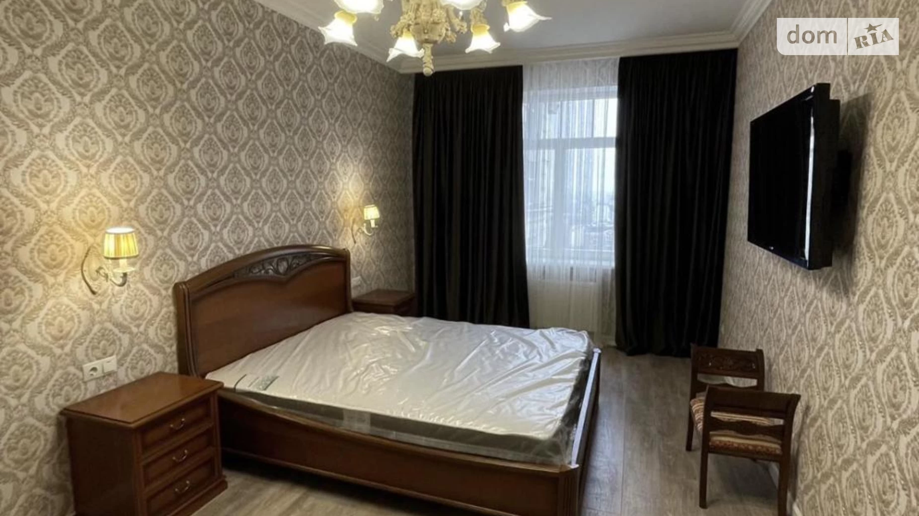 Продается 1-комнатная квартира 50 кв. м в Одессе, ул. Леонтовича, 16