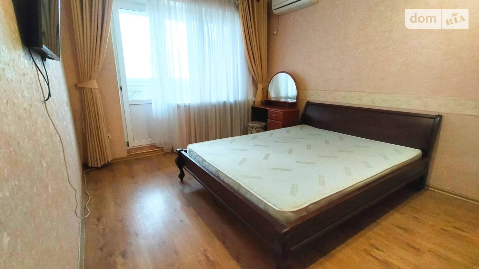 Продається 1-кімнатна квартира 37.7 кв. м у Одесі, вул. Палія Семена