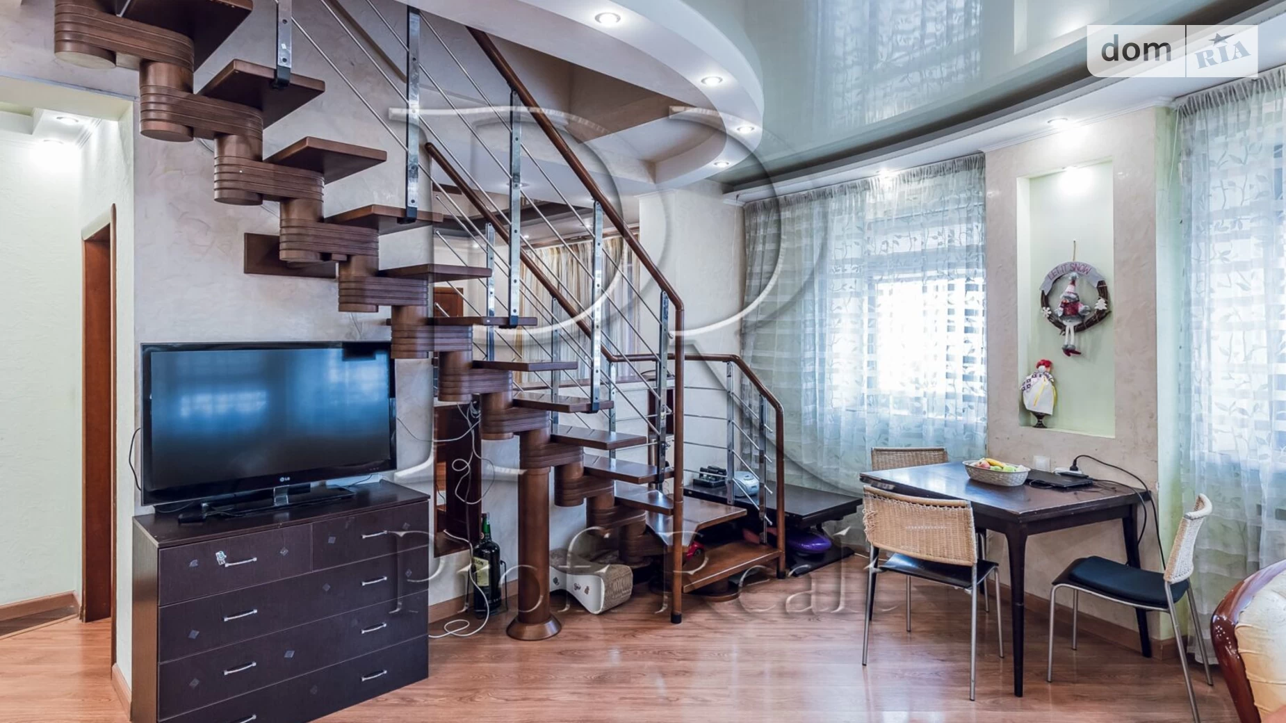 Продается 4-комнатная квартира 140 кв. м в Киеве, ул. Анны Ахматовой, 13Д