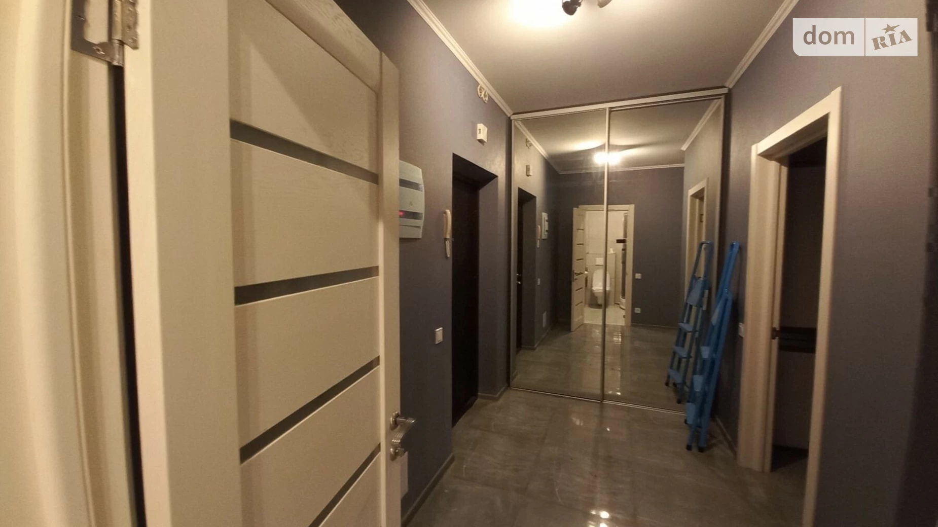 Продается 1-комнатная квартира 43 кв. м в Киеве, ул. Юрия Кондратюка, 7