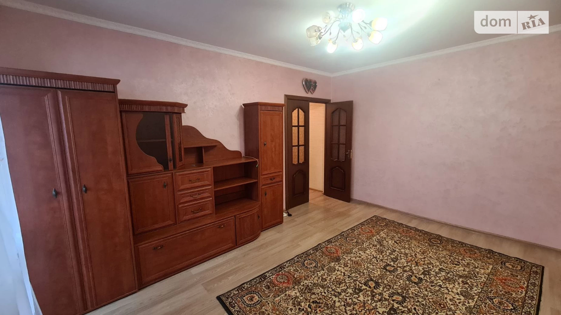 Продається 2-кімнатна квартира 48 кв. м у Ужгороді, вул. Капушанська, 157