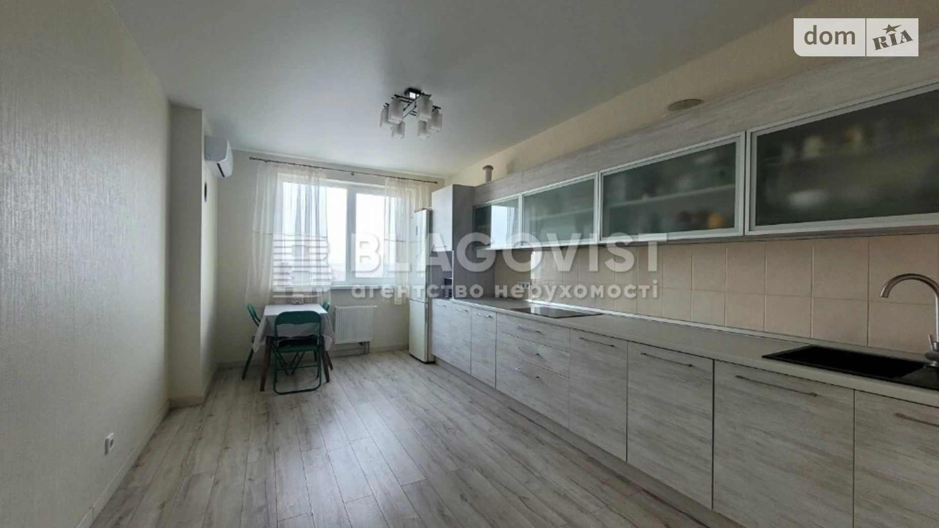 Продается 2-комнатная квартира 80.4 кв. м в Киеве, ул. Ревуцкого, 40Г