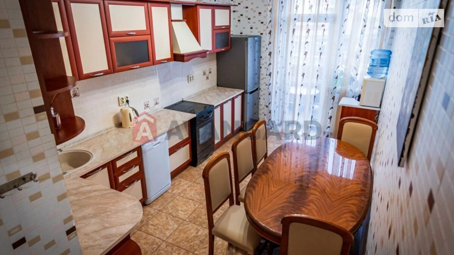 Продается 2-комнатная квартира 87 кв. м в Киеве, ул. Ломоносова, 73А