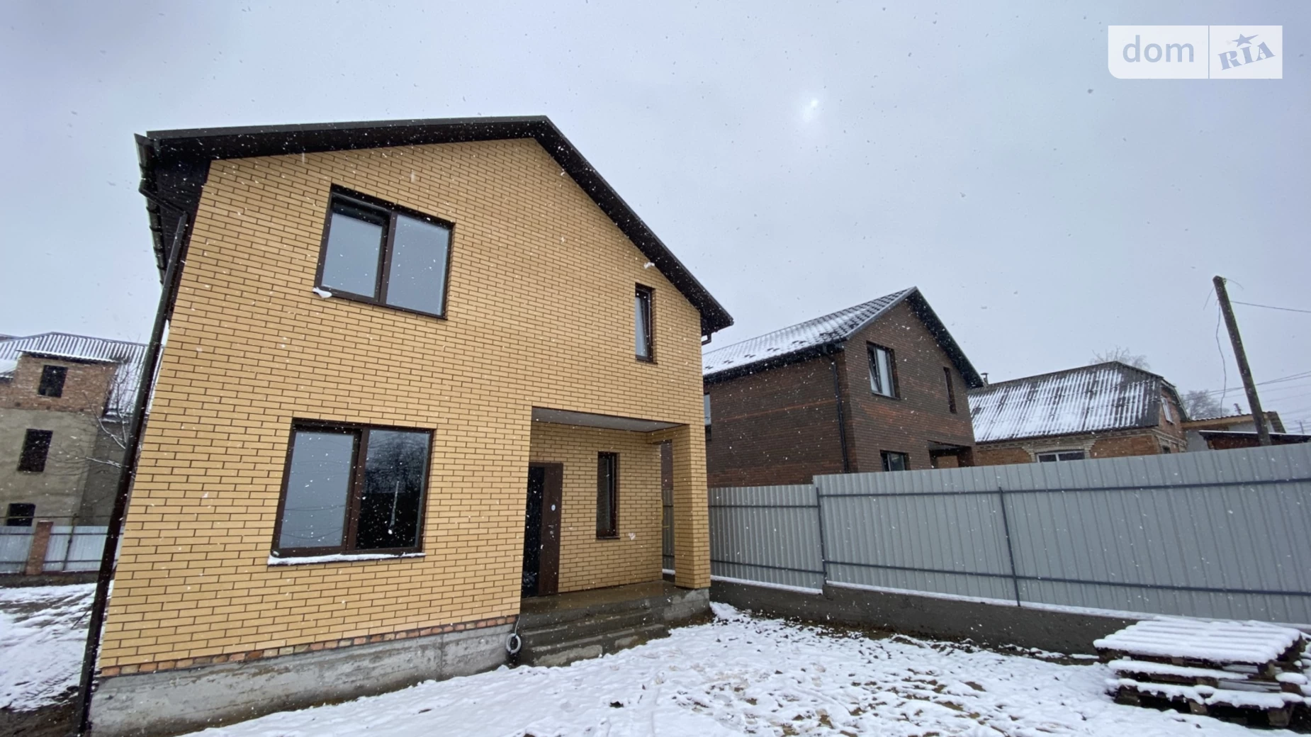 Продается дом на 2 этажа 125 кв. м с бассейном, цена: 130000 $ - фото 4
