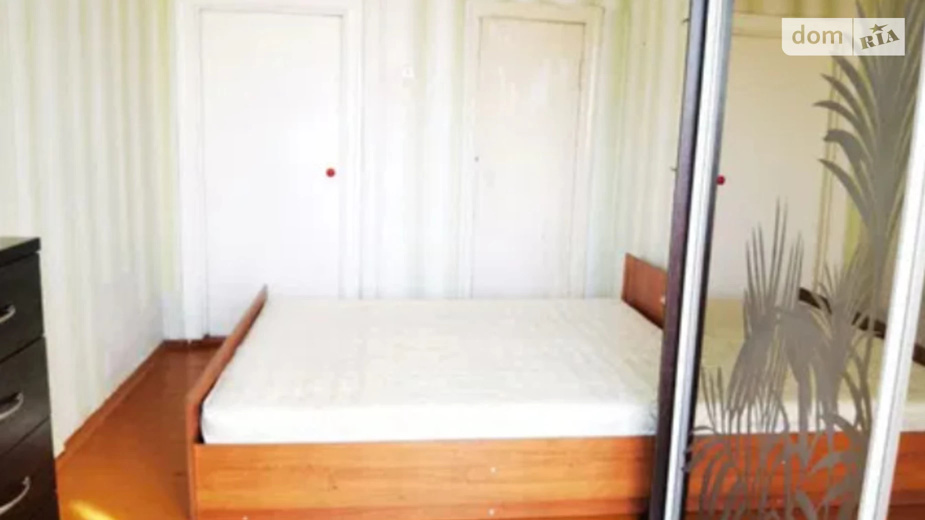 Продается 2-комнатная квартира 54 кв. м в Днепре, ул. Хмельницкого Богдана