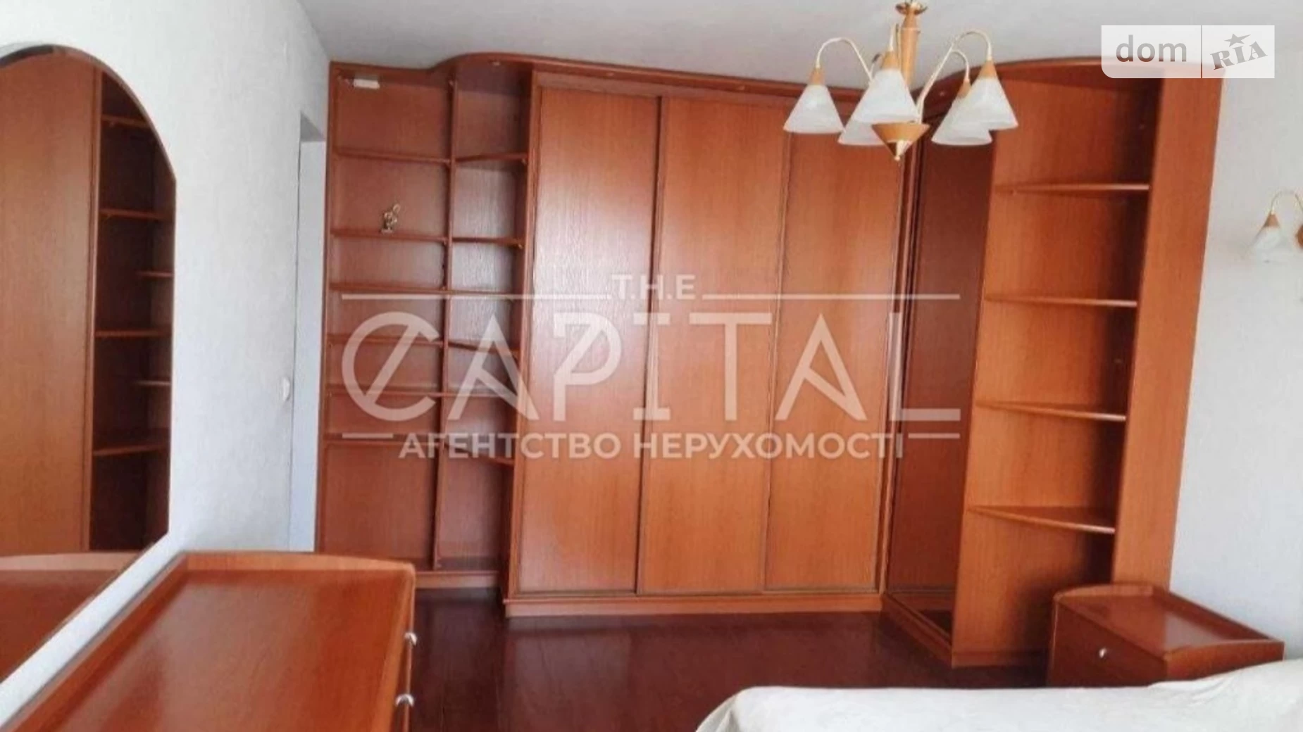 Продается 1-комнатная квартира 61 кв. м в Киеве, ул. Андрея Аболмасова(Панельная)