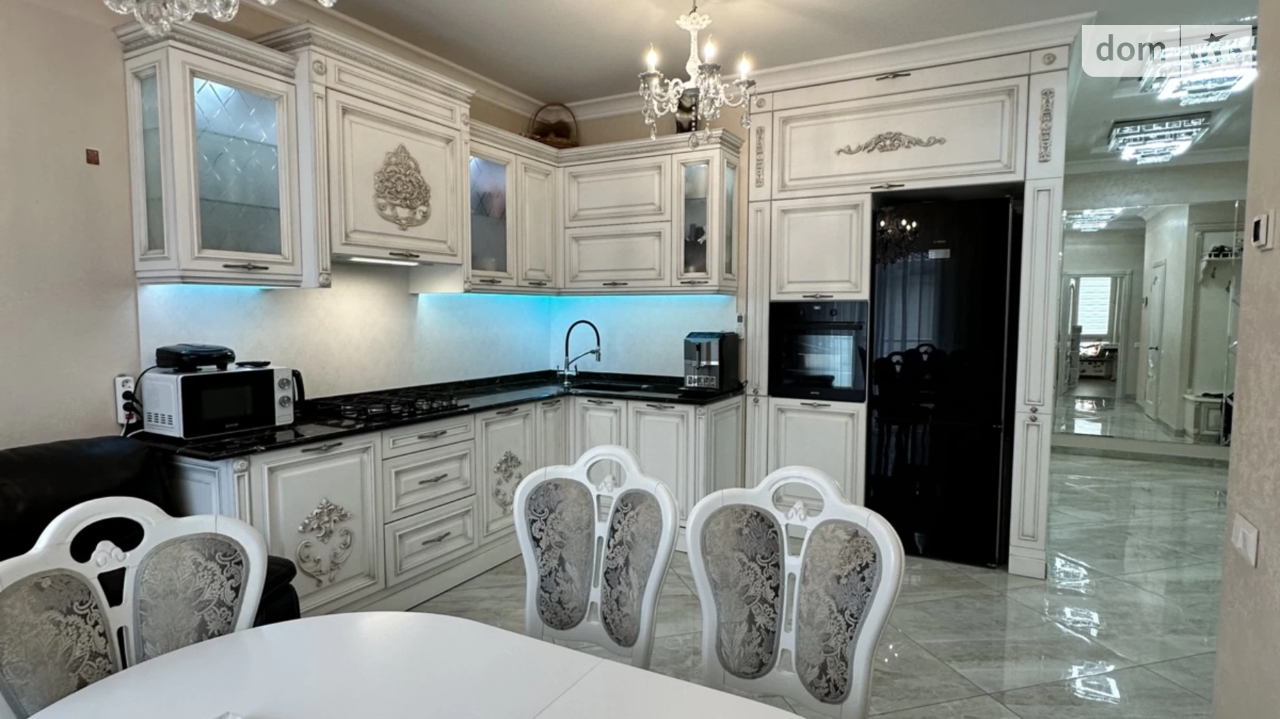 Продается 3-комнатная квартира 100 кв. м в Одессе, Фонтанская дор.