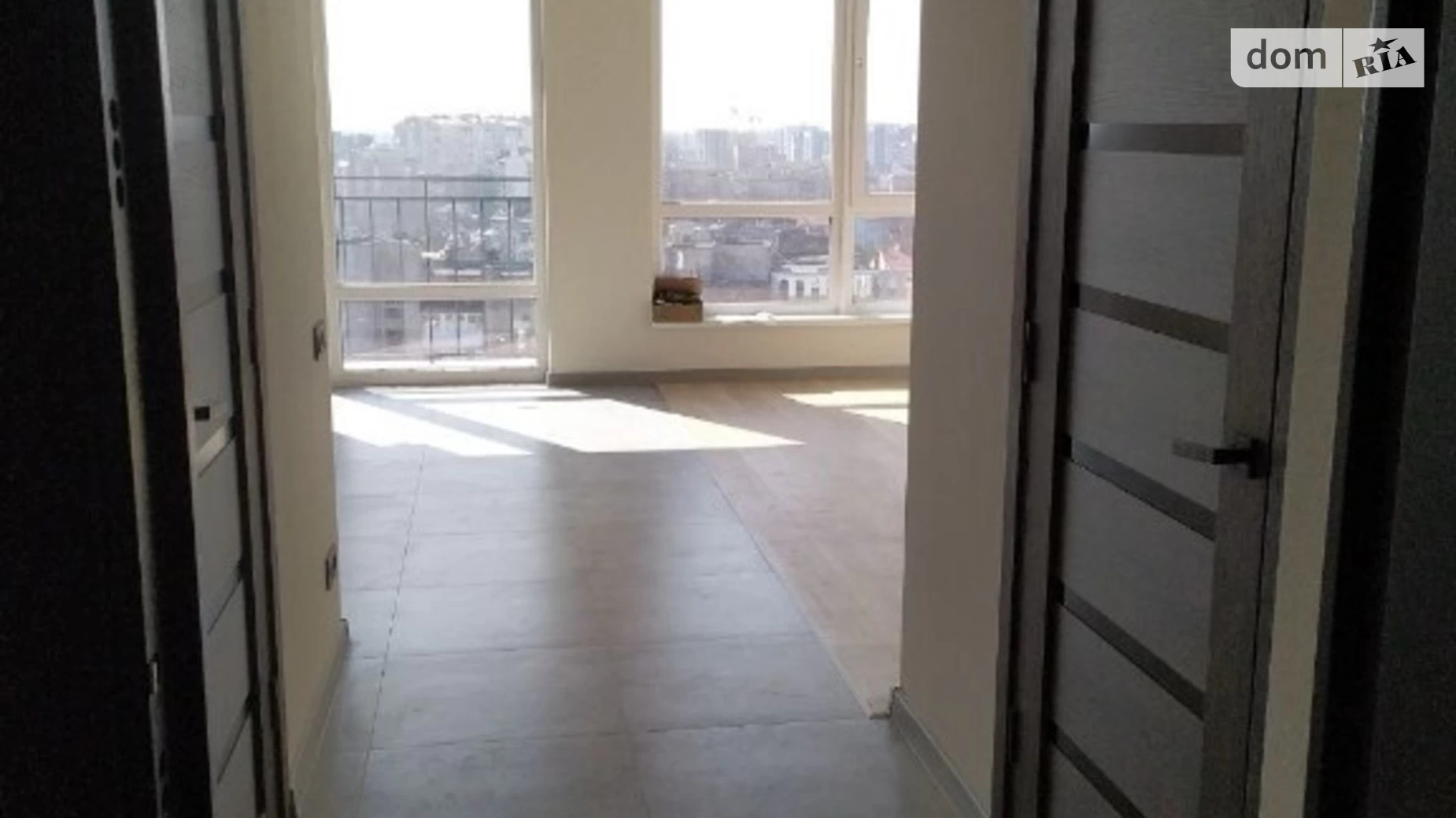Продается 1-комнатная квартира 35 кв. м в Ивано-Франковске, ул. Коновальца Евгения, 35