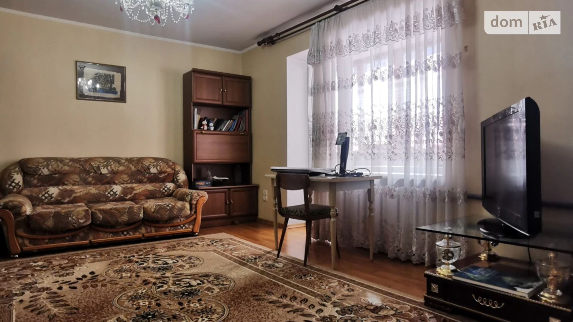Продается 3-комнатная квартира 65 кв. м в Чернигове