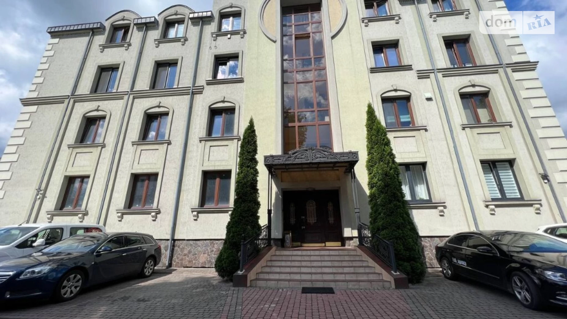 Продається 4-кімнатна квартира 148 кв. м у Львові