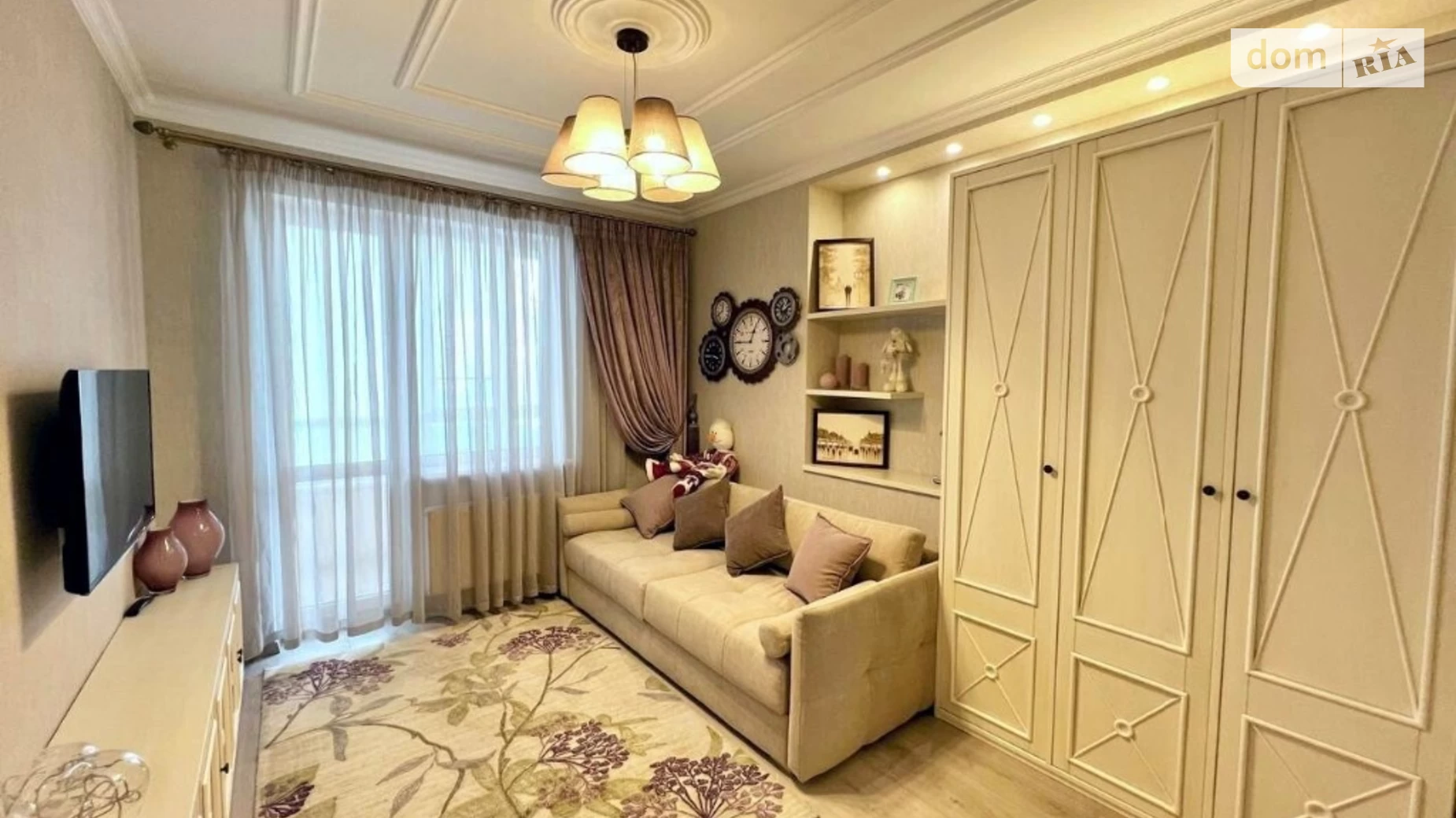 Продается 3-комнатная квартира 95 кв. м в Киеве, ул. Михаила Донца, 2А