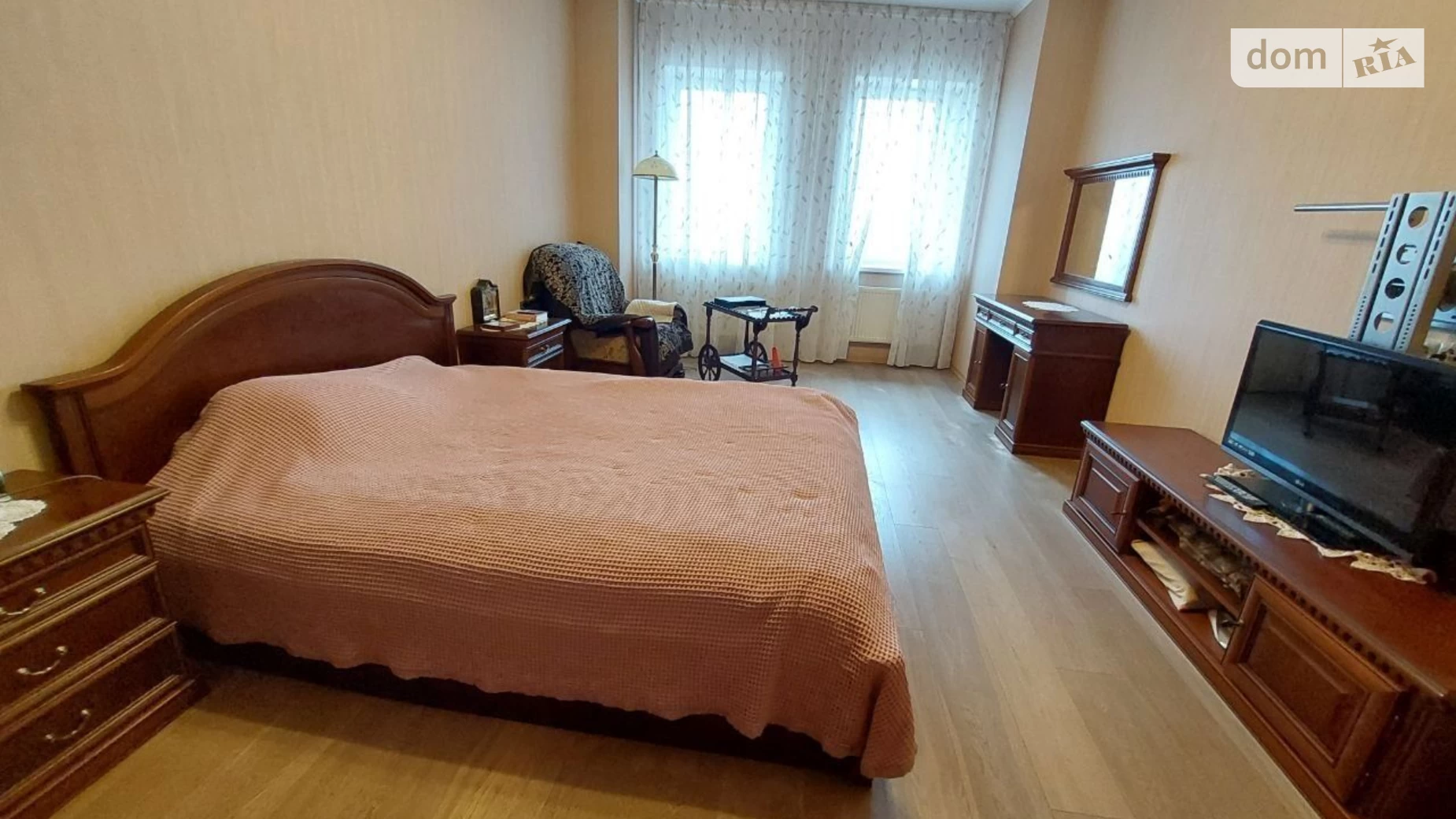 Продается 2-комнатная квартира 87 кв. м в Днепре, ул. Гусенко, 17 - фото 2