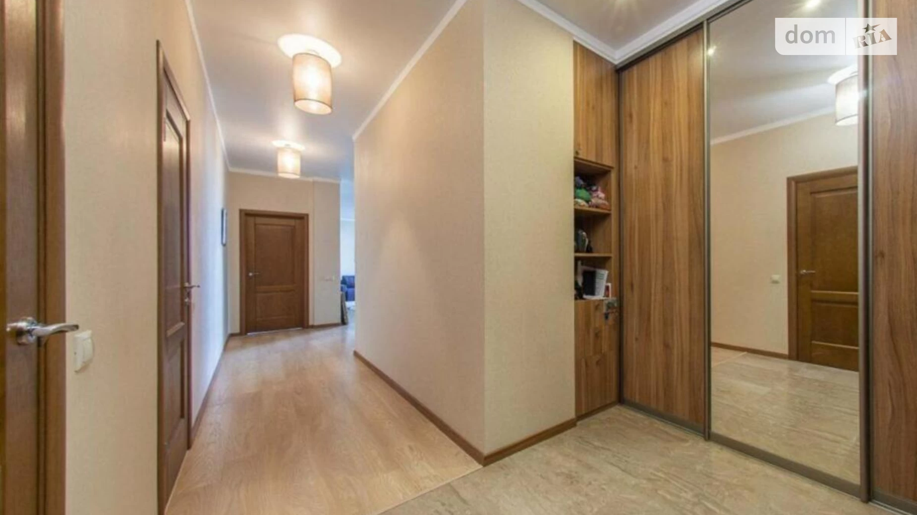 Продается 2-комнатная квартира 90 кв. м в Киеве, ул. Глубочицкая, 32В