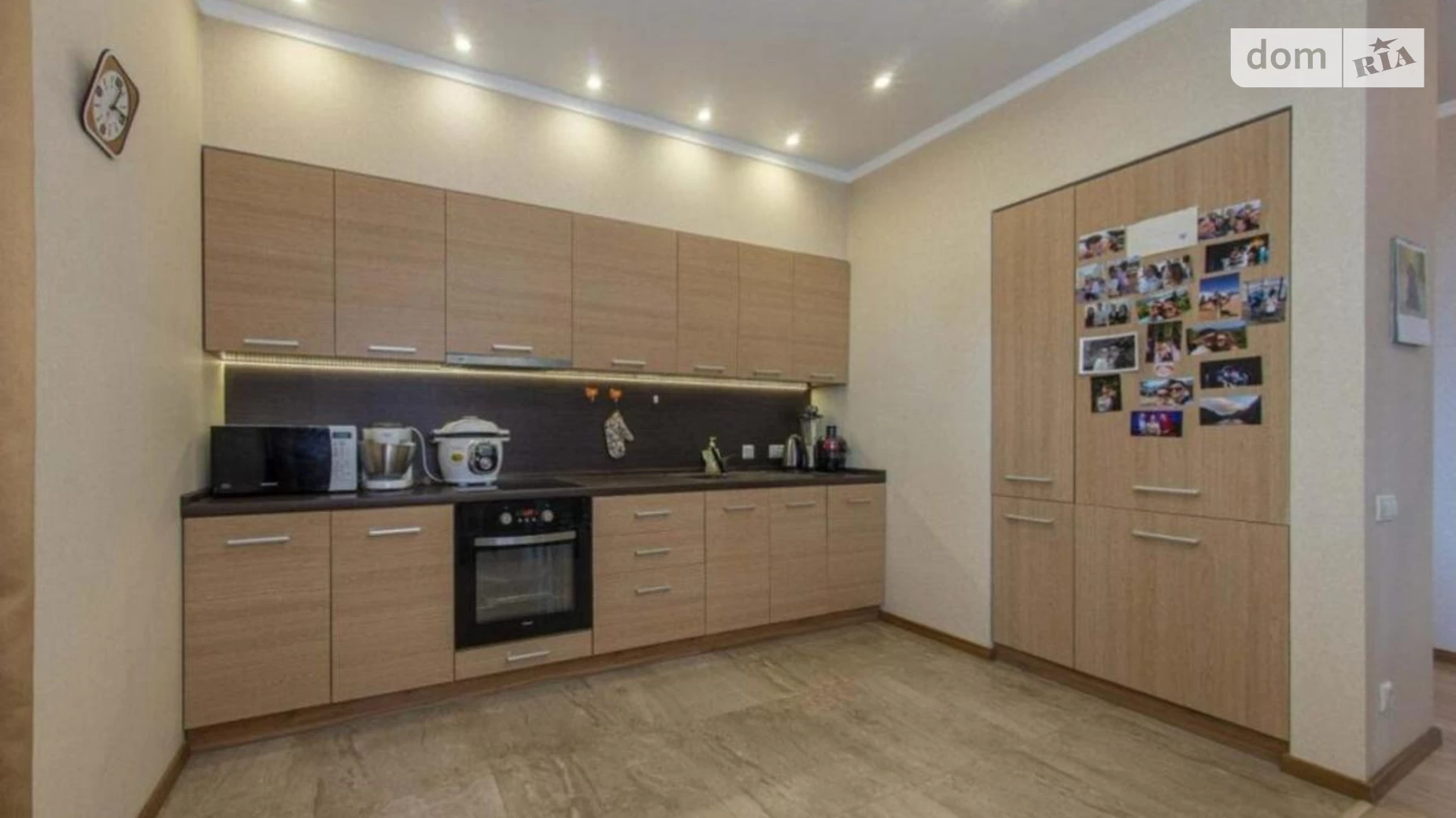 Продается 2-комнатная квартира 90 кв. м в Киеве, ул. Глубочицкая, 32В