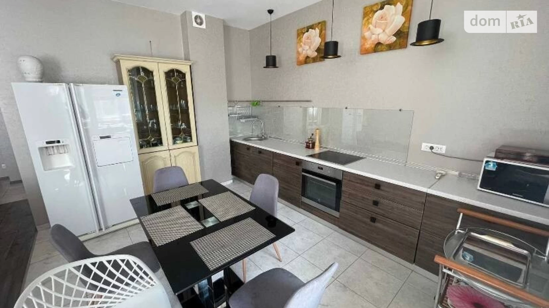Продается 2-комнатная квартира 90 кв. м в Одессе, ул. Педагогическая