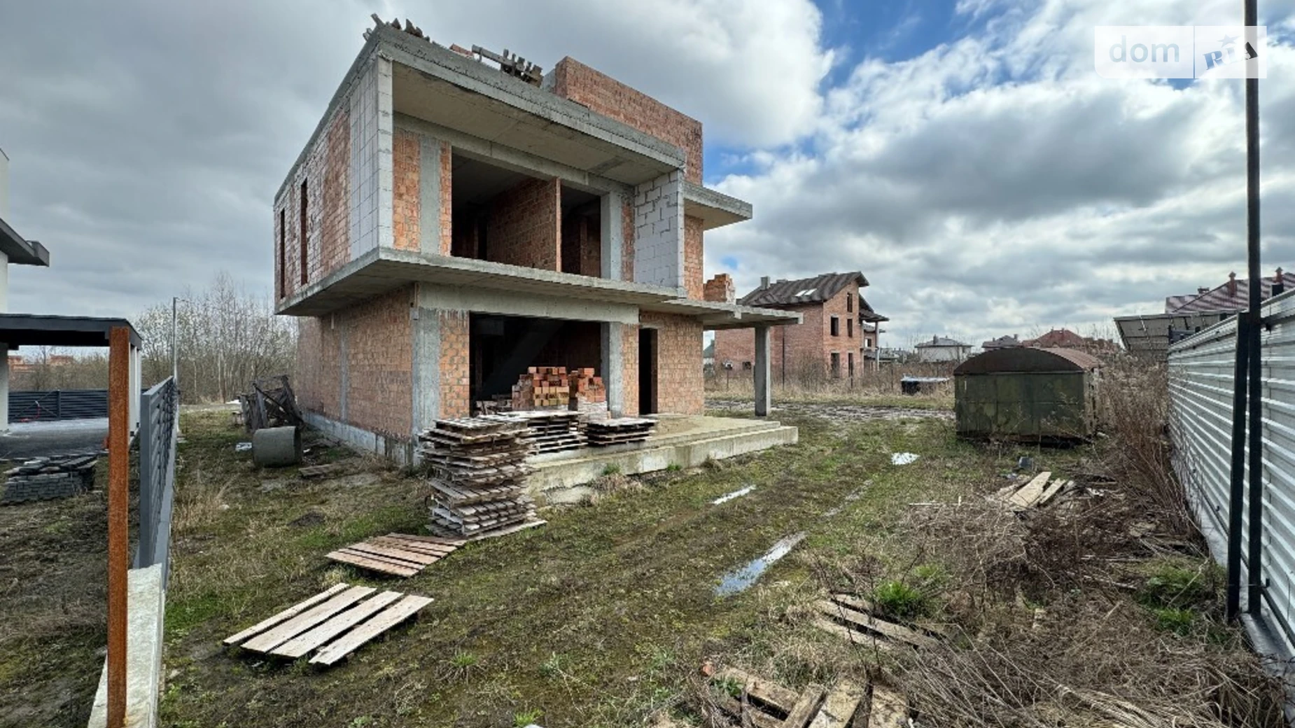 Продается дом на 3 этажа 260 кв. м с мансардой, цена: 220000 $ - фото 2