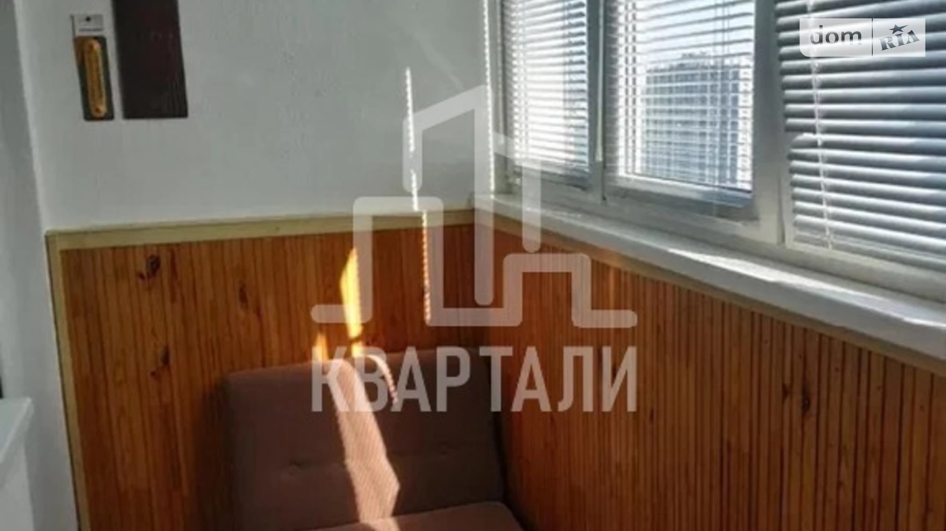 Продається 1-кімнатна квартира 52 кв. м у Києві, вул. Воскресенська, 12Б