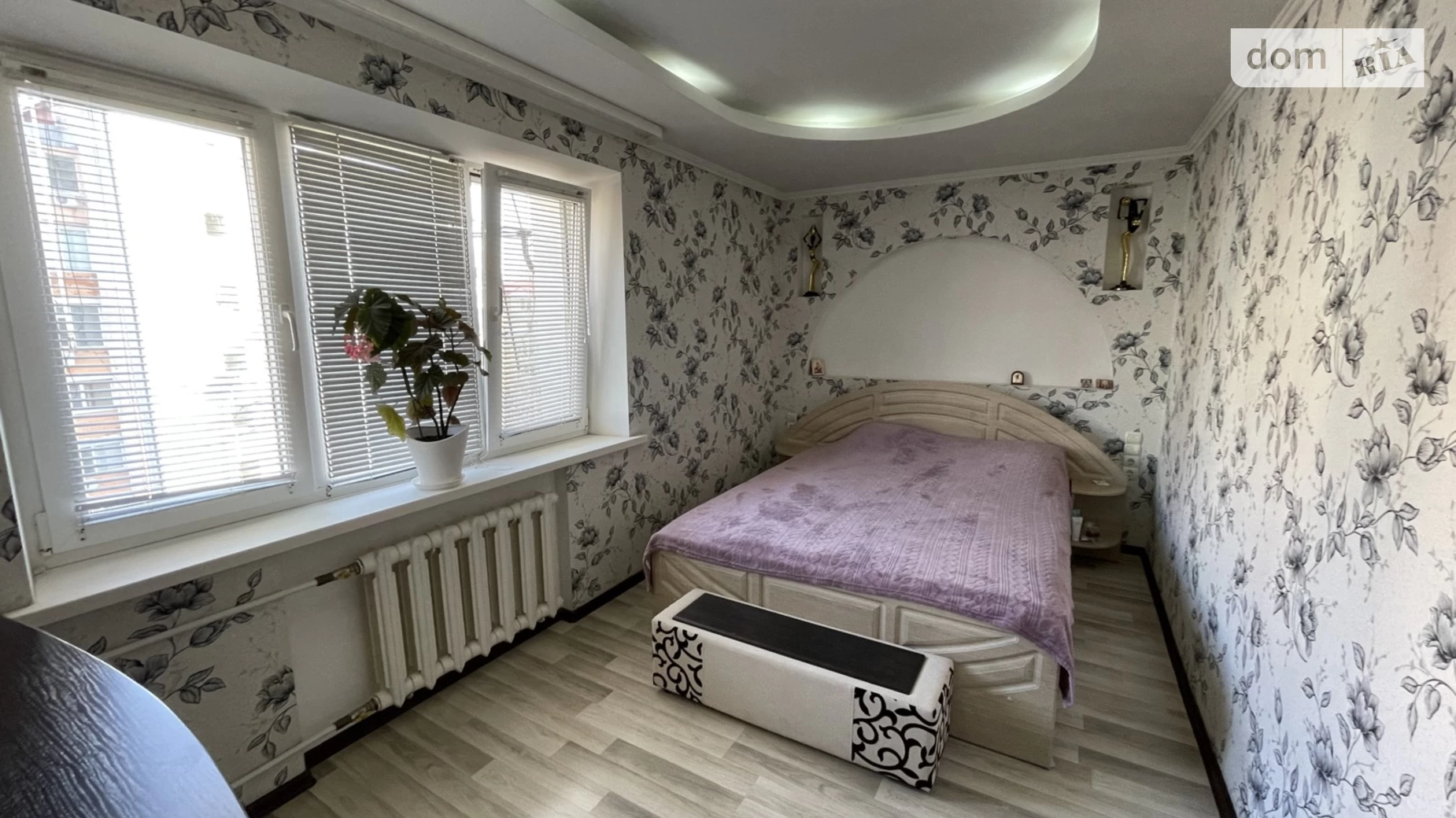 Продается 3-комнатная квартира 53 кв. м в Днепре, просп. Хмельницкого Богдана, 108А
