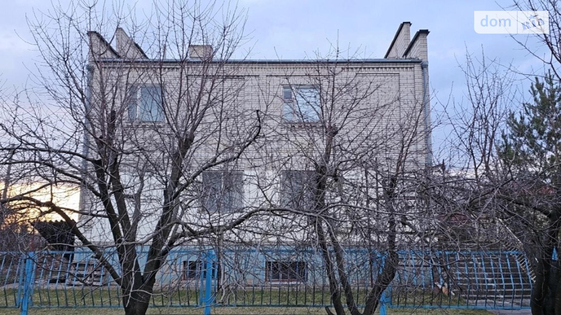 Продается дом на 2 этажа 370 кв. м с садом, Сонячна