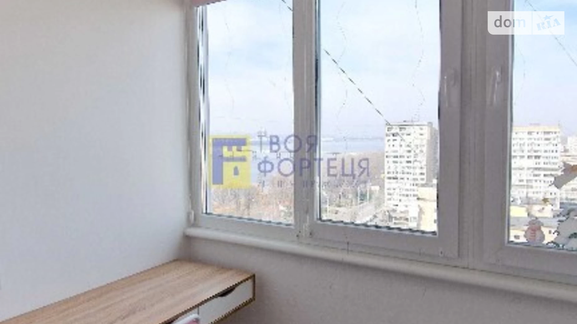 Продается 2-комнатная квартира 60.3 кв. м в Днепре, ул. Малиновского Маршала, 33