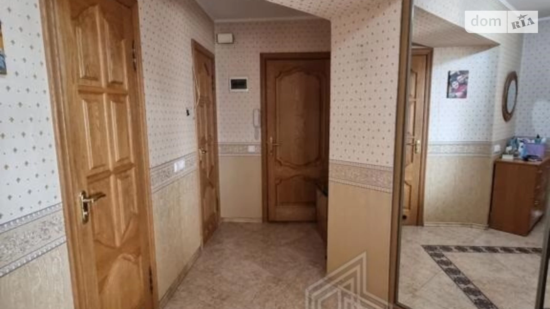 Продається 1-кімнатна квартира 46 кв. м у Києві, просп. Петра Григоренка, 33/44