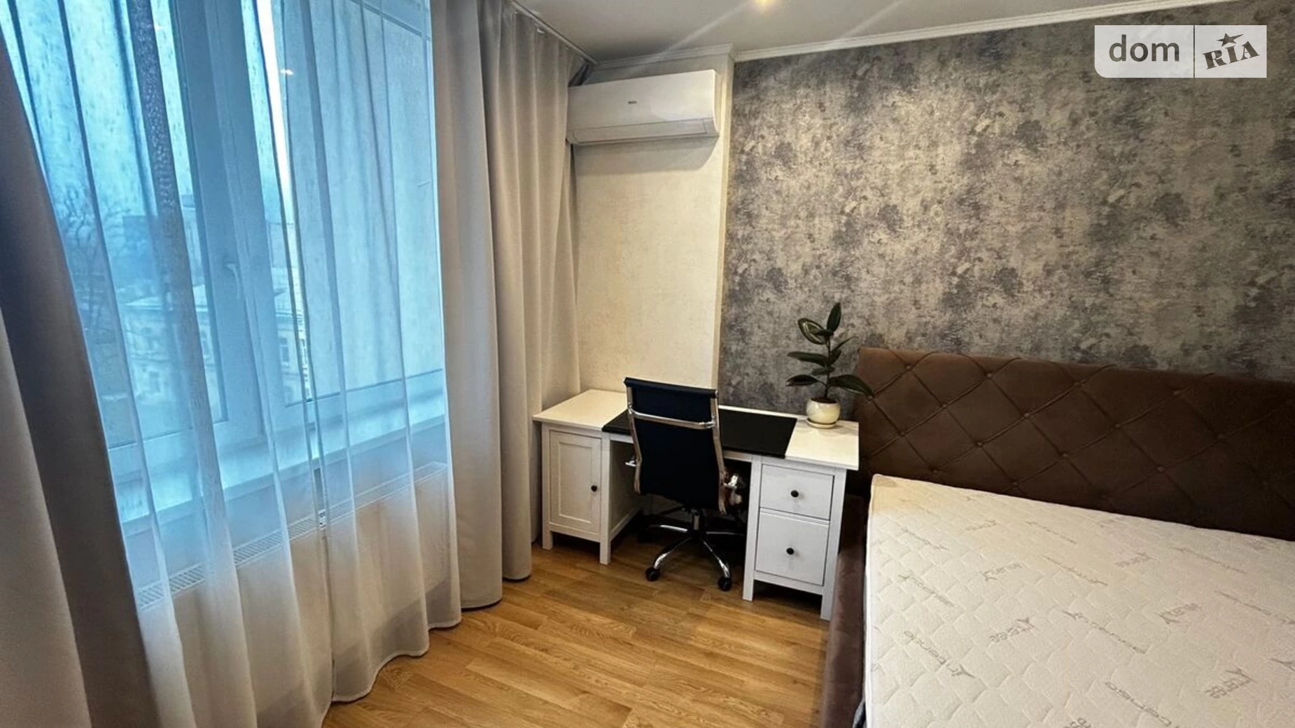 Продается 1-комнатная квартира 52 кв. м в Киеве, просп. Валерия Лобановского(Краснозвёздный)