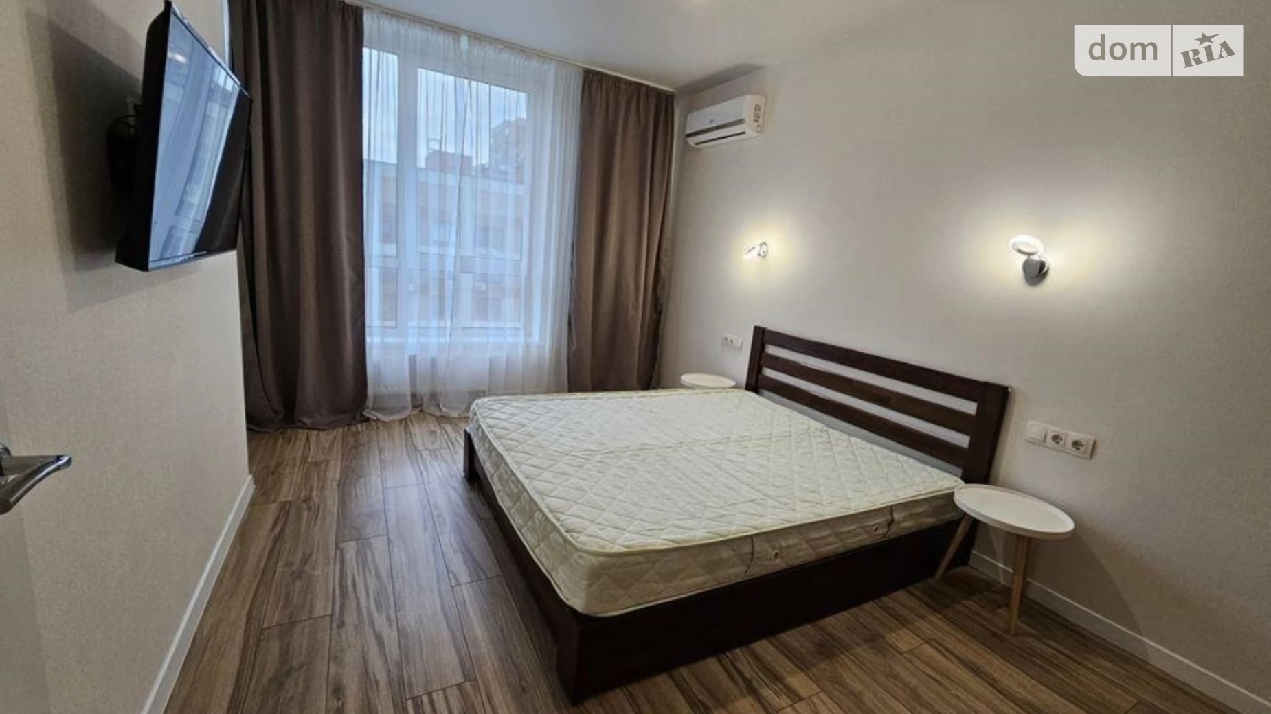 Продается 1-комнатная квартира 39 кв. м в Киеве, просп. Европейского Союза(Правды), 41В