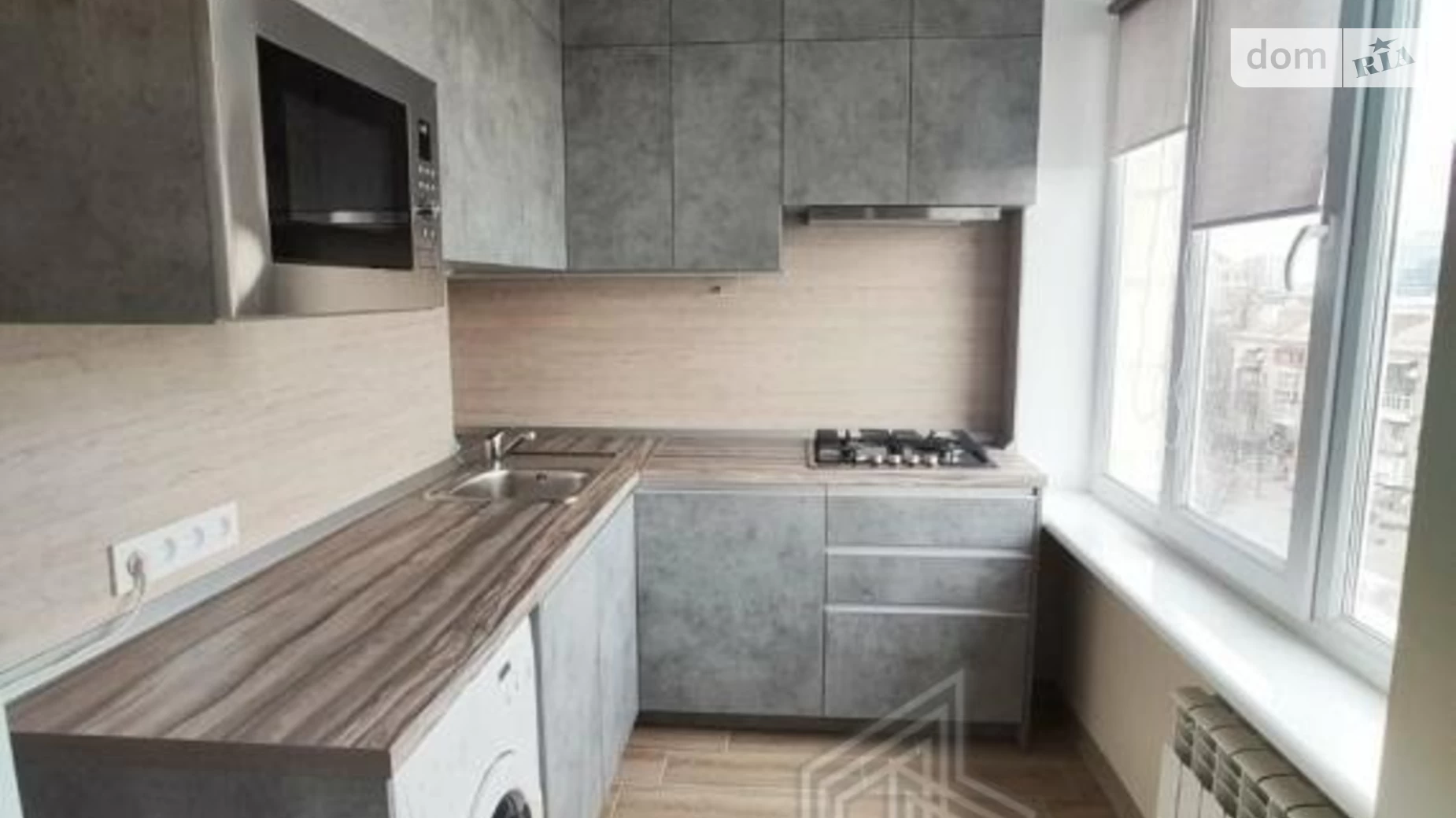 Продается 2-комнатная квартира 47 кв. м в Киеве, пл. Леси Украинки, 24