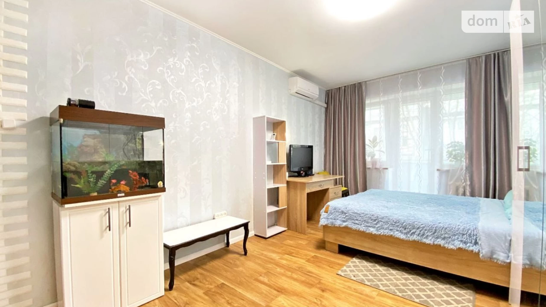 Продается 2-комнатная квартира 44 кв. м в Днепре, ул. Батумская, 26