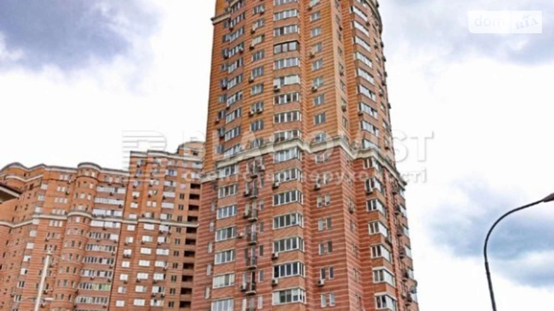 Продается 3-комнатная квартира 115 кв. м в Киеве, ул. Голосеевская, 13А