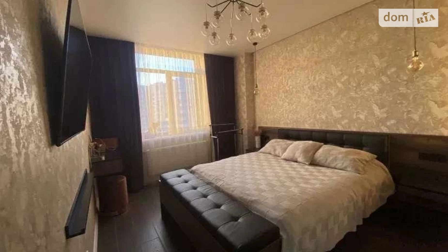 Продается 2-комнатная квартира 69 кв. м в Одессе, ул. Жаботинского, 56А