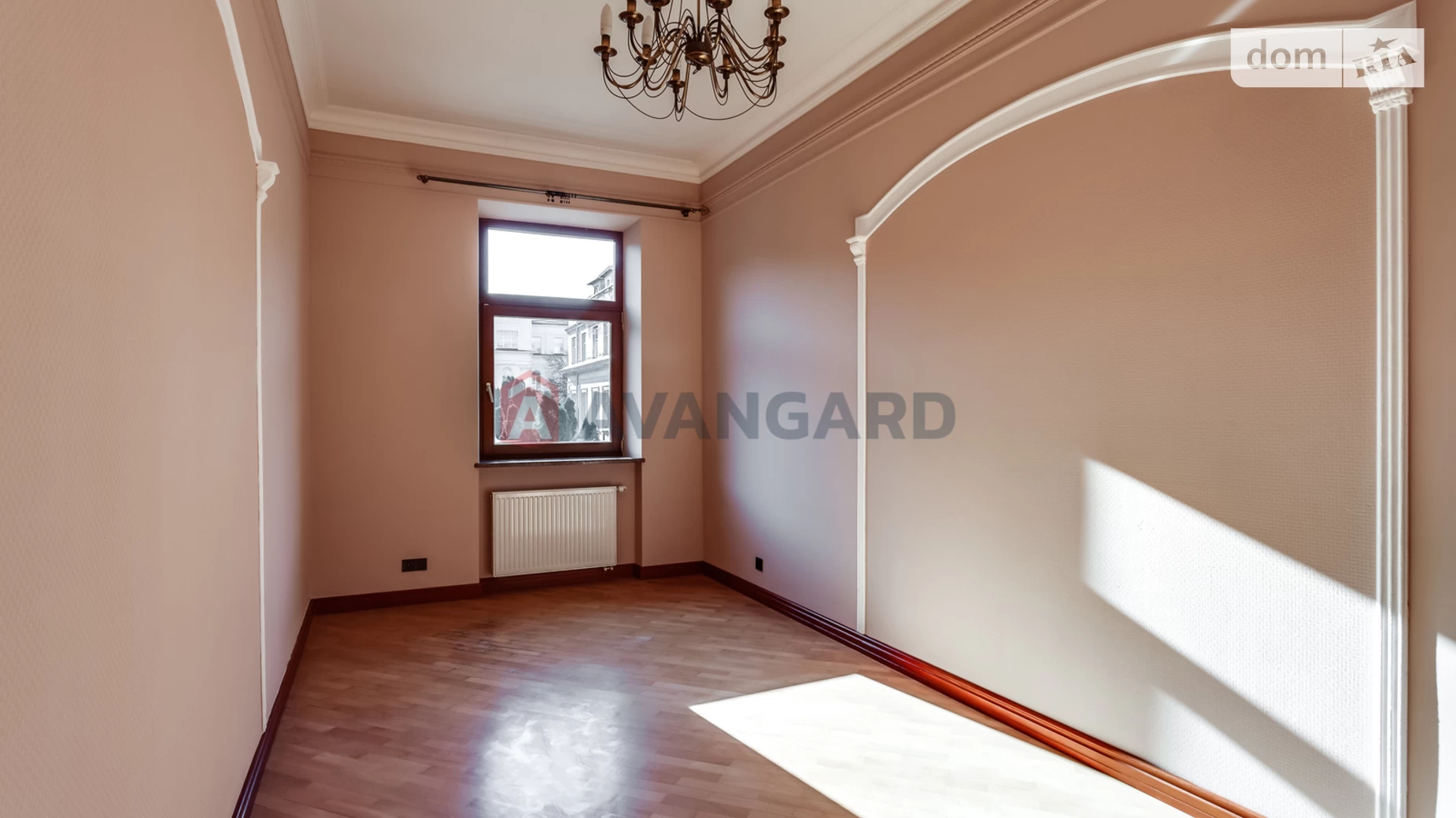 Продается 4-комнатная квартира 154 кв. м в Львове