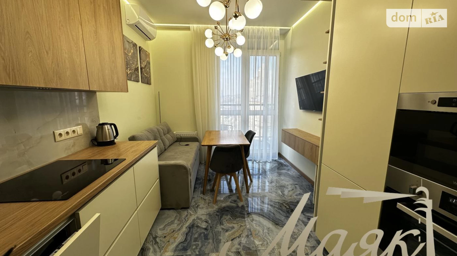 Продается 2-комнатная квартира 43 кв. м в Киеве, ул. Предславинская, 42А