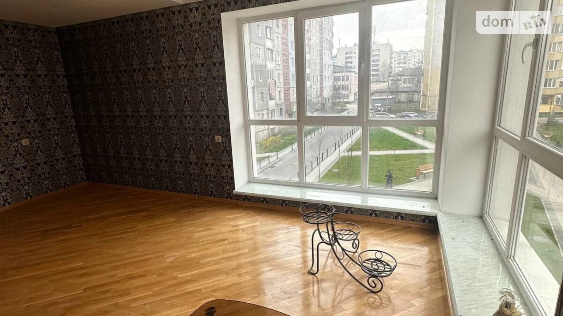 Продается 3-комнатная квартира 83.2 кв. м в Ивано-Франковске, ул. Пасечная, 2А