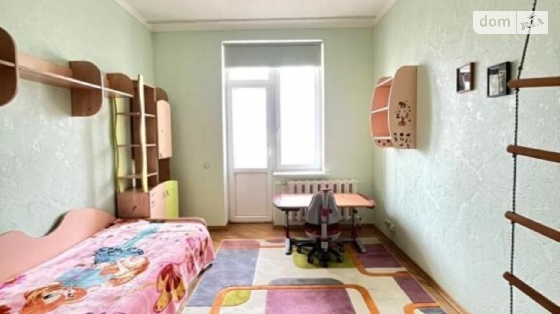Продается 3-комнатная квартира 109 кв. м в Киеве, ул. Урловская, 4А