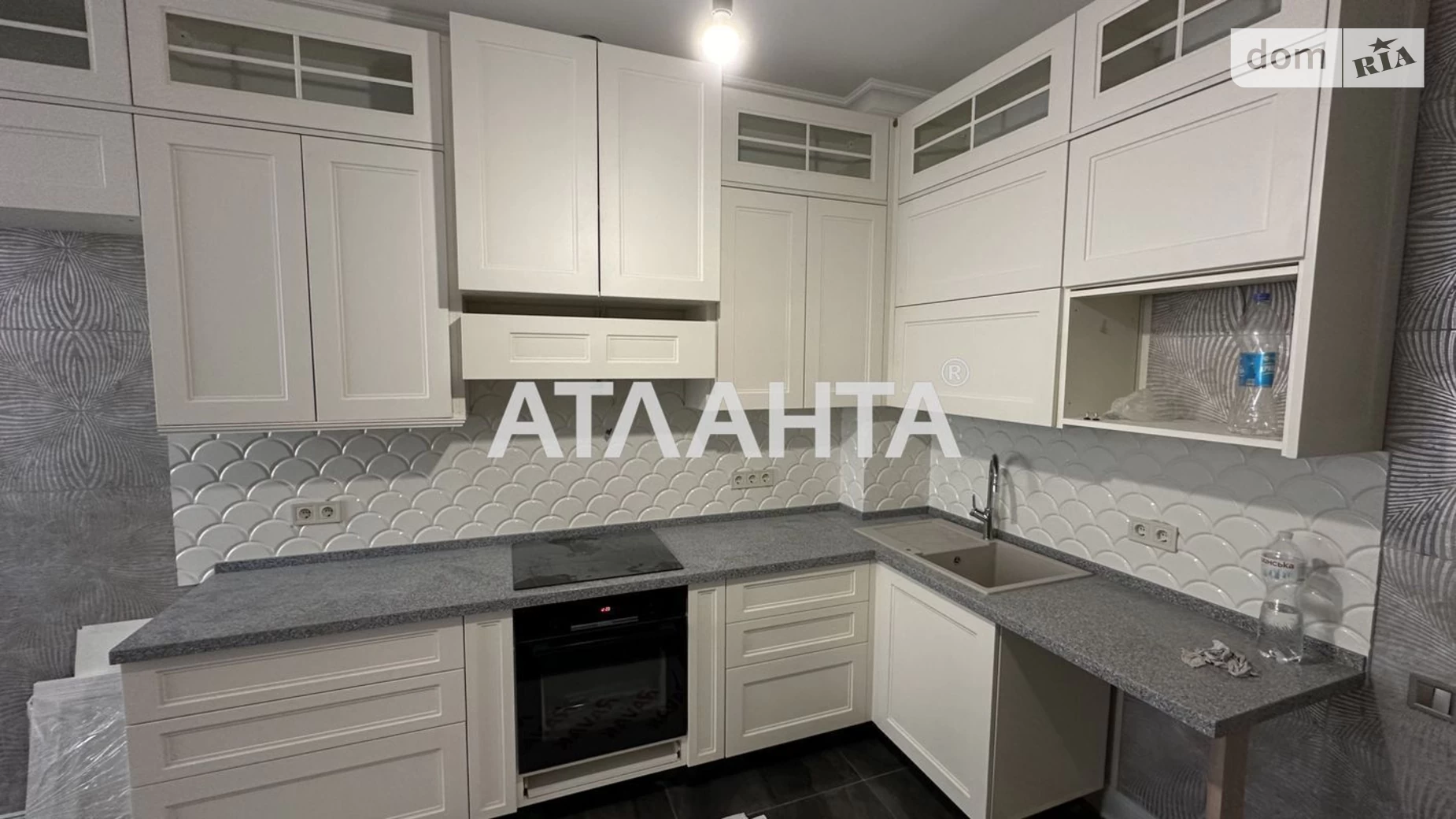 Продается 3-комнатная квартира 100 кв. м в Одессе, плато Гагаринское, 9