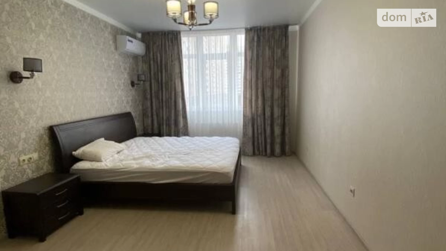 Продается 3-комнатная квартира 83 кв. м в Одессе, ул. Михаила Грушевского